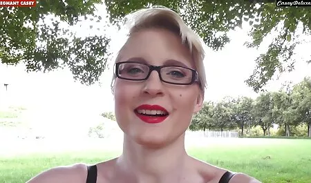 Lucy Pier prošetala film porno in 3 se obalom u nadi da će sresti nekog tipa da se malo zabavi i zabavi. Njene elastične sise nedostaju zbog naklonosti, maca zahtijeva vruće jebo