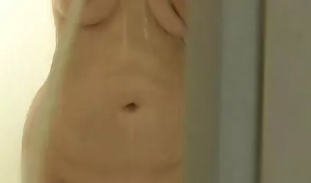 Par se zajebava u spavaonici dok nitko nije u filme porno xnxxcom sobi