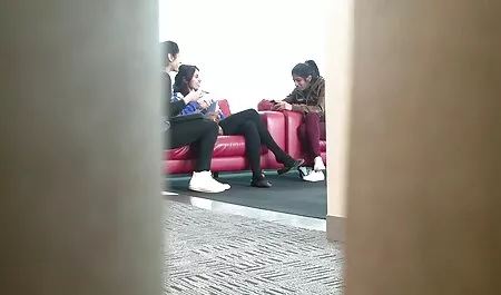 Seksi bucmast plavuša sjeba se na bilijarskom stolu filme porno grati
