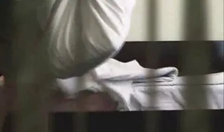 Mlada ljepotica sudjeluje u porno filme porno grati snimanjima
