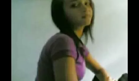 A način na koji gura penis i masira jaja napokon dovodi momka u poprilično silovit orgazam filme porno grati