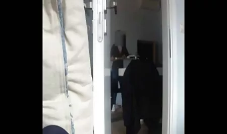 Azijski tinejdžer sudjeluje u filmeporno cu flocoase porniću