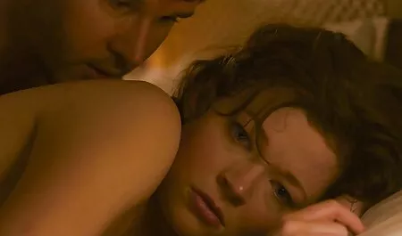Fleksibilna crvenokosa beba s velikim filme porno 10 sisama