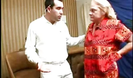 Snimljeno na videu kako mu je filmeporno mom supruga lizala kurac