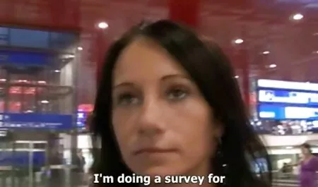 Mlada kuja naučila se koristiti filmeporno hamster vibratorom