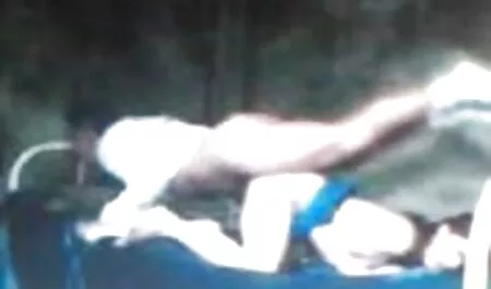 Stidljiva filmemporno plavuša miluje vlažnu pičku