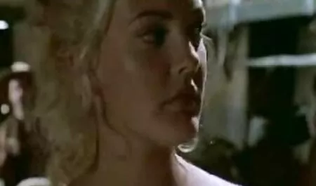 Mužjak je na bebinoj preponi otkinuo ružičaste film porno in 3 gamaše i jebe je