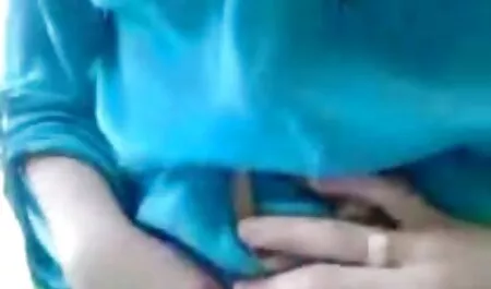 Lijepa i mlada cutija u čarapama voli se jebati sa svojim dečkom na konju, jer u tom položaju beba filmeporno video dobiva puno užitka i brzo postiže orgazam