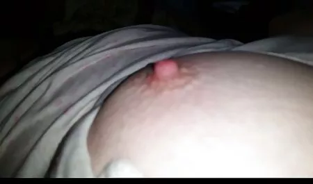 Tip je razvio djevojčin anus filme porno torent i ne žuri je umetnuti, ali prvo daje djevojci usta, jer voli duboko progutati člana