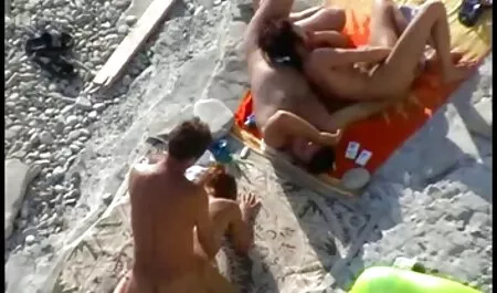 Mlade grančice usisavaju članove striptizete u striptiz filme porno con bar, a ne posjete posjetitelje