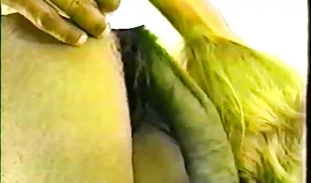 Crnac gurajući svoj ogromni kurac pred kameru filme porno cu casting
