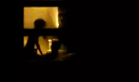 Ležerna brineta se zajebava s analnom igračkom i jaše momku filme porno 10