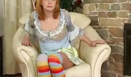 Lijepa brineta nakon kupanja puhala je svog filmeporno cu travestiti seksualnog partnera