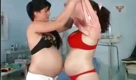 Seksi crvenokosa djevojka filmeporno hd s pjegama na tijelu dobiva analni jebeni
