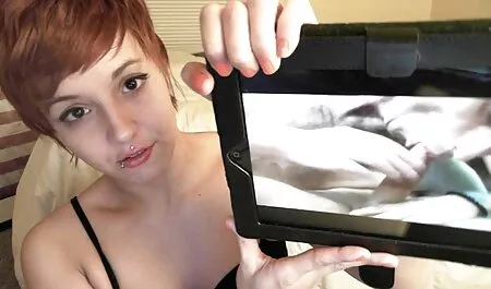 Uzbuđena šarmantna brineta gravitacijom i jebenim filme porno grati sperma na licu