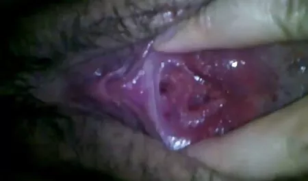 Seksi brineta s velikim sisama prodavac je jebao filme porno grati preko poprsja