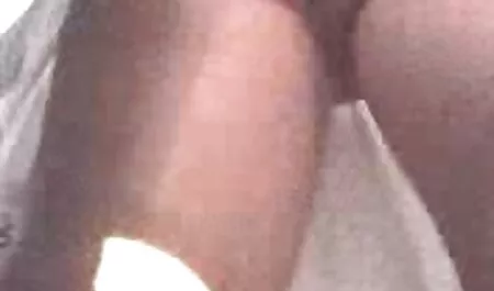 Lijepe filmeporno gratis piliće miluju slatku macu