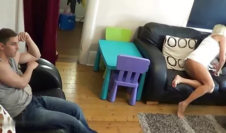 Lijepa filme porno italiana brineta miluje svoju obrijanu pičku