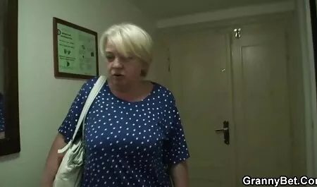 Gola mlada download filme porn dama je na koljenima i daje brkastom Meksikancu svijetli puhati, od kojeg član postaje tvrd, raširivši usne, djevojčica uzima falus od početka do kraja