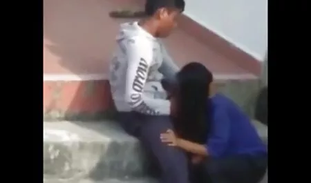 Djevojka sisa penis i dobiva spermu u ustima filmeporno onlain
