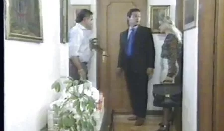 Ljepotica je došla na masažu i maser je jako obradovala, pa je umjesto opuštajuće masaže, filmeporno gratis djevojci djevojci dao uzbudljivu masažu, a zatim nije mogao odbiti seks