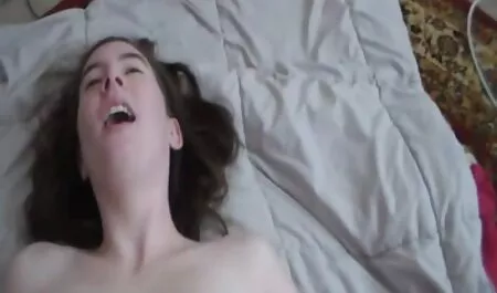 Vruću španjolsku djevojku Susi Gala filmeporno gratis s hladnim sisama dobiva jebeni njezin ljubavnik