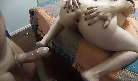 Mlada brineta se jebe u uskom analnom i filmeporno hd miluje svoju dlakavu pičku