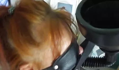 Sandra se masturbira filme porno torent na crvenom kauču