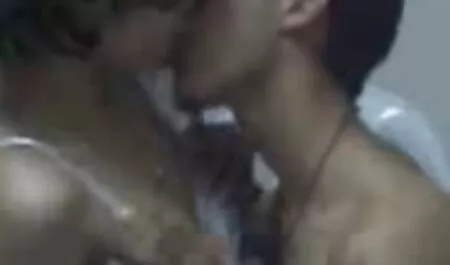 Mlada lijepa djevojka momku filmeporno hd pušta cool