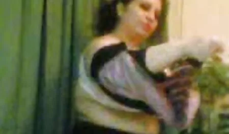 Mladi se pilići kupaju filme porno torent u kupaonici i jebu macu