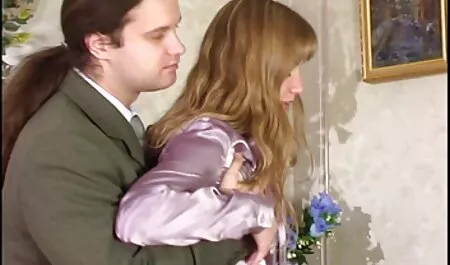 Mlada filme porno n studentica sjedi na vrhu momka