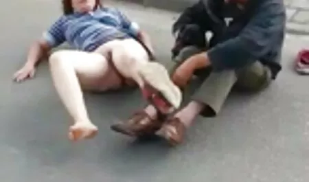 Prsata plavuša koja gladi pijetao crnca filme porno cu casting sisa ga i jebe ga