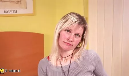 Brineta navijačica filme porno con dobiva jebeni trener