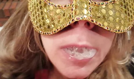Dva razbojnika ušla su u djevojku kroz prozor, čini se da je to čekala, jer je lako raširila noge i dala im obilje da uživaju u njezinom tijelu filmeporno hd