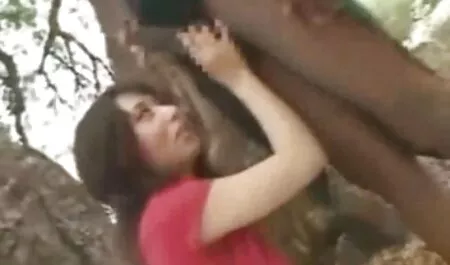 Bitch je filmeporno hd dosadio, a ona je skinula mokre gaćice i mazila joj macu