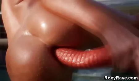 Dvoje ćelavih homoseksualaca koji se filmeporno grati zabavljaju s prijateljem