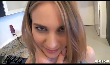 Anita prodaje mačku u automobilu filmeporno grati