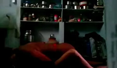 Lukav taksist prisilio je simpatičnog malog putnika na spolni odnos s filmeporno gratis njim, motivirajući njegov odlučni čin nepostojanjem drugog načina obračuna s njom
