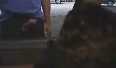 Muškarac je svojoj djevojci filme porno cu casting duboko ugurao kurac ustima, a kad se ona gotovo ugušila, ubacio ga je u svoju elastičnu analnu rupu