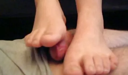 Lijepa azijska djevojka zadovoljila je film porno in 3 svoju macu masturbacijom