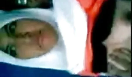 Zreli vrući mužjaci priredili filmeporno cu travestiti su gangbang s mladim djevojkama