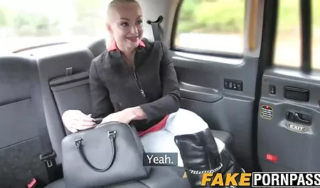 Sivoplava zgodna strastveno jebe filmeporno cu araboaice seksi plavušu na pikniku