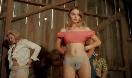 Mlada kuja je filme porno cu casting uvrnula kuhinju u svoje rupe