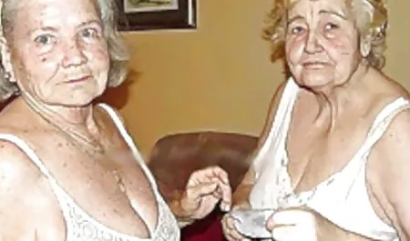 Mlada plavuša s konjskim repima i lukovima jebe filmeporno amatori momka