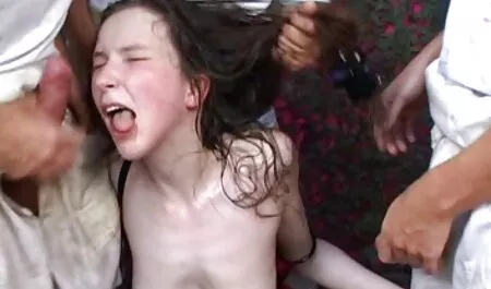 Azijka demonstrira svoje tijelo pred ogledalom film porno in 3