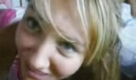 Plavooka plavuša Candee Licious pristala je na seksi masažu film porno in 3