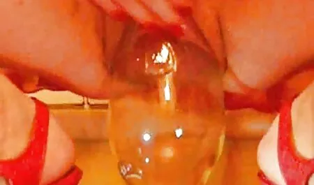 Plavuša s pigtailsima veselo filmeporno hd skače na debelom penisu