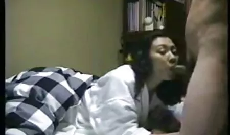 Stari djed sive filmeporno amatori kose jebe mladu brinetu na bijelom madracu