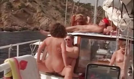 Velika guzica Kelly Devine jebe zrelog čovjeka u filme porno grati svojoj kući