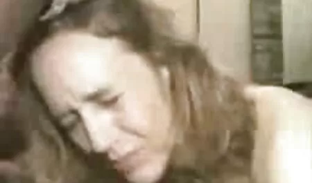 Slatki frajer upoznao je brinete na plaži i jebe filmeporno cu travestiti dijete
